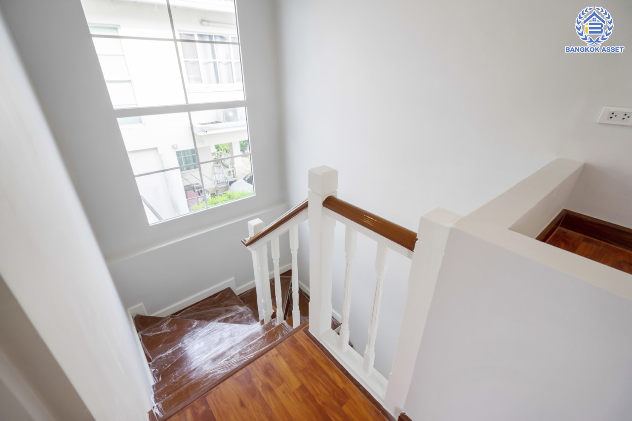 บ้านมือสองตกแต่งใหม่ แบรนด์ LH ม.ชลลดา บางใหญ่-เซ็นทรัลเวสต์เกต หลังมุม เนื้อที่ 57.4 ตร.ว. ฟังก์ชัน 4 ห้องนอน 2 ห้องน้ำ 1 ห้องอเนกประสงค์ 2 ที่จอดรถ Facilities ครบครัน บนทำเลเดินทางสะดวก เชื่อมต่อถ.กาญจนาภิเษก และเพียง 10 นาทีถึงรถไฟฟ้า "สถานีคลองบางไผ่"